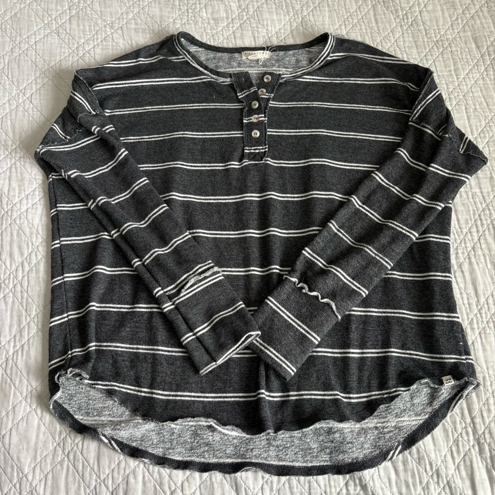 Billabong Gray and White Striped Long-Sleeve Top Women’s Size Large